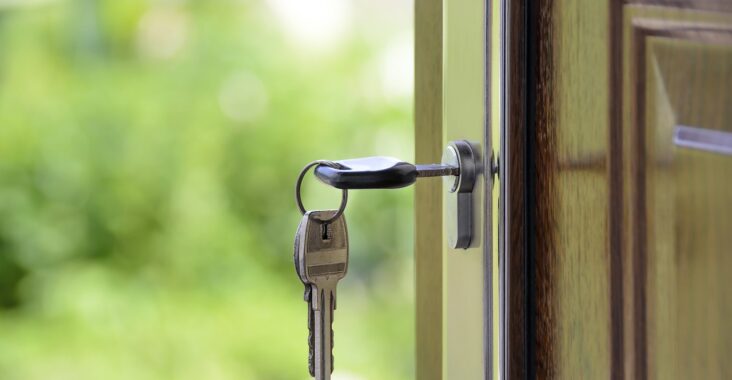 Nowoczesne napędy do drzwi wejściowych - Komfort i bezpieczeństwo na wyciągnięcie ręki